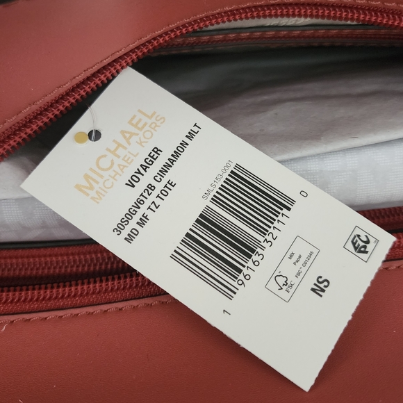 Michael Kors Voyager Logo Medium Tote Bag - Picture 7 of 8